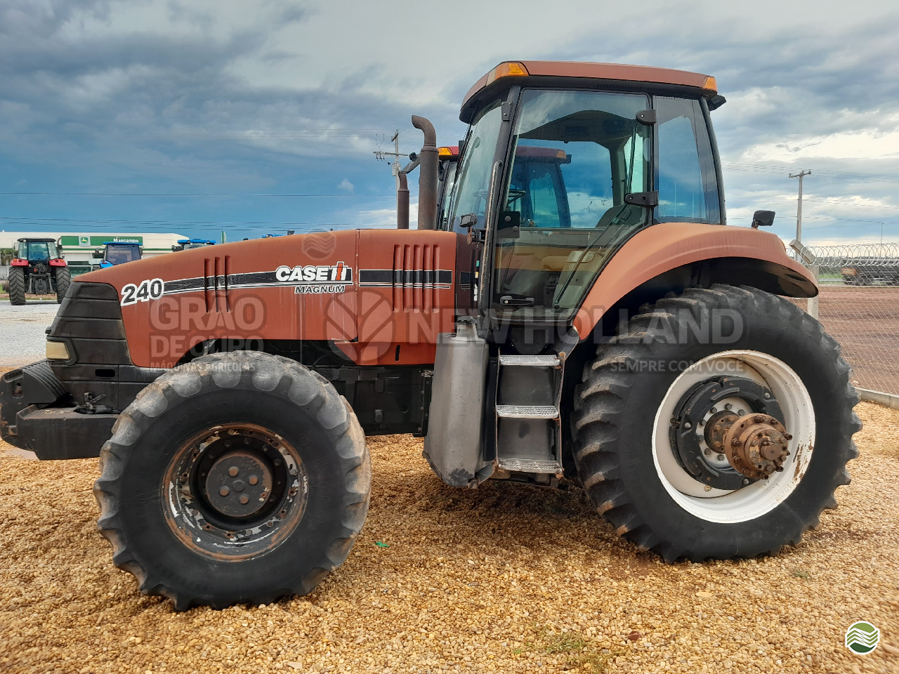 TRATOR CASE MAGNUM 240 Tração 4x4 Grão de Ouro - New Holland GURUPI TOCANTINS TO